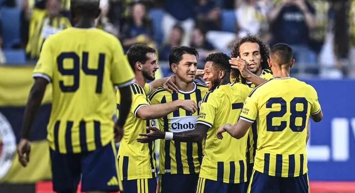 Fenerbahçe'nin Şampiyonlar Ligi Muhtemel 11'i Belli Oldu: Galatasaray'ı İlgilendiren Detaylar