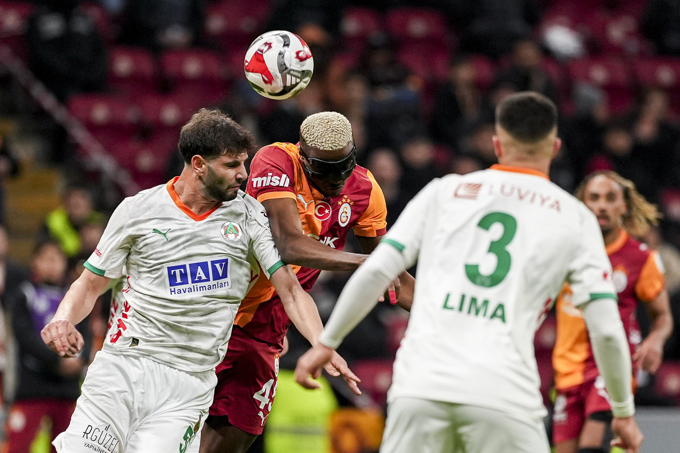 Galatasarayımız Stoper Transferinde Ümit Akdağ'dan Vazgeçmiyor!